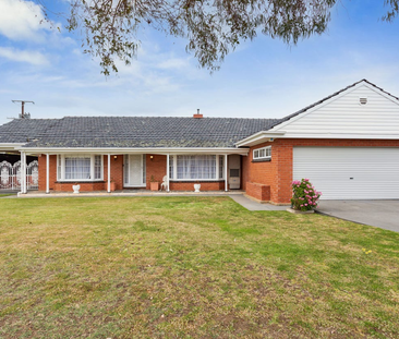 Coastal Home with Character - Photo 4