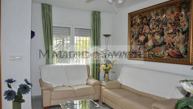 Beautiful 3 bedroom semi-detached house in Campoamor with private pool! - Photo 1