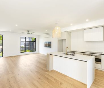 Immaculately Designed 2-storey Townhouse - Photo 3