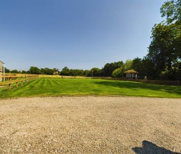 School Lane, Dinton - Photo 2