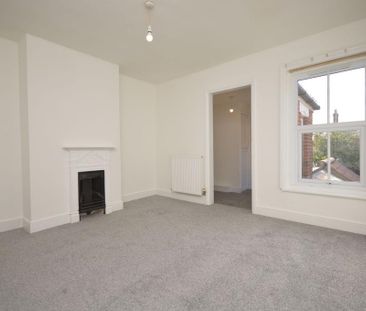 2 bedroom end of terrace house to rent - Photo 4