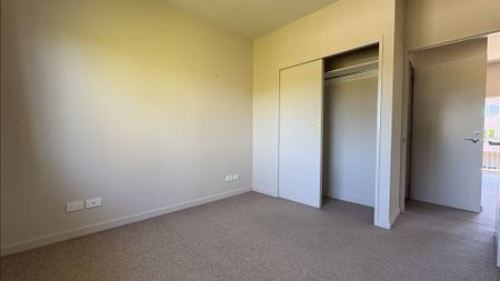 Keeping it light in Bordesley - Photo 3