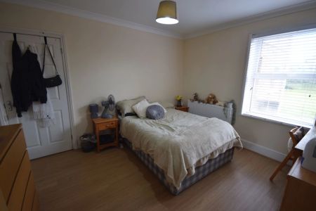To Rent Shelbourne Road, Charminster, Bournemouth, BH8 £2,000 pcm Tenancy Info - Photo 3