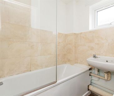 3 bed Apartment To Let - Photo 6
