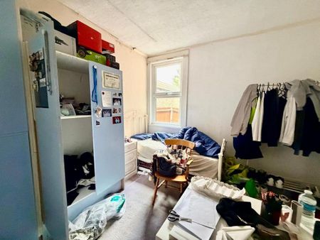 6 bedroom semi-detached house to rent - Photo 4