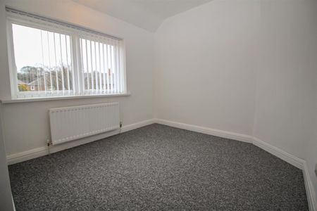 3 Bedroom House - Terraced - Photo 2