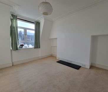 Flat to rent on - Photo 2