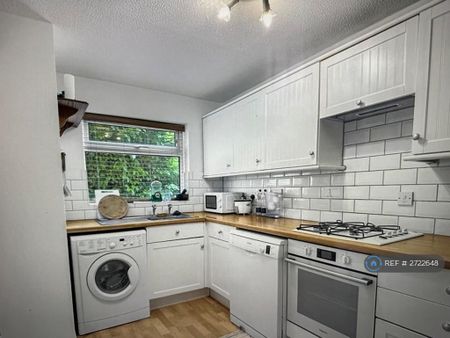 2 bedroom semi-detached house to rent - Photo 5