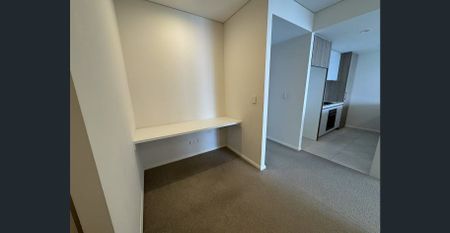 North Facing Spacious Apartment With City View - Photo 5