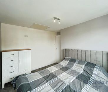 4 bedroom semi-detached house to rent - Photo 5
