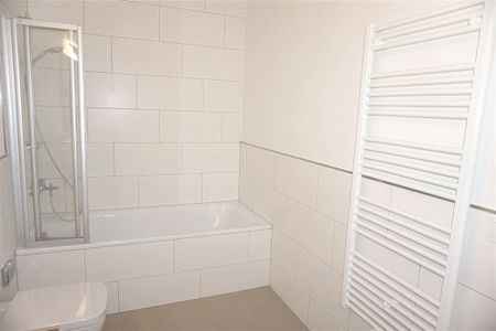 Trier: Wohnung in attraktiver Mosellage mit Einbauküche und großer Terrasse mit toller Aussicht. - Foto 4