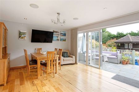 A beautifully presented, semi-detached three/four bedroom family home. - Photo 3