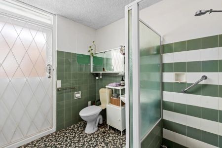 Light-Filled Two-Bedroom Apartment in Sought-After New Farm - Photo 5