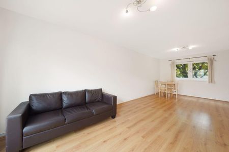 3 bedroom flat to rent - Photo 2