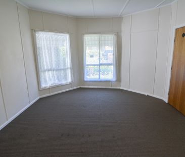 SPACIOUS 2 BEDROOM HOME - Photo 4