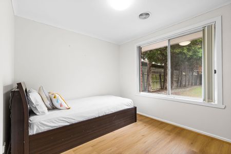 Family Home in Unbeatable Location! - Photo 5