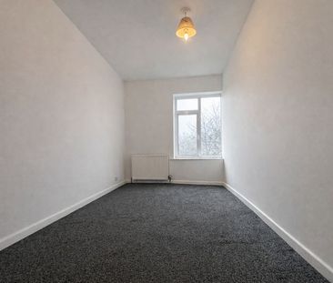 3 Bedroom Flat To Let - HP11 - Photo 1