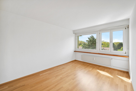 4.5-Zimmerwohnung mit Balkon und schöner Aussicht! - Photo 2