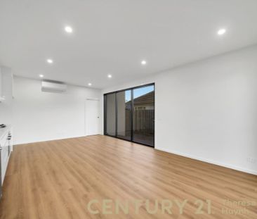 For Rent&colon; Brand New House in Springvale Area - Photo 1