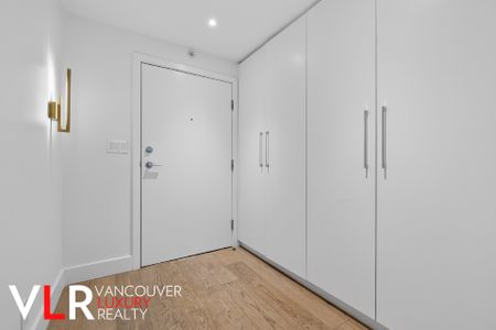 Condo in Downtown Vancouver, British Columbia - Photo 5