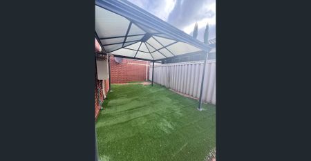 Comfortable & Convenient 3-Bedroom Home – Close to Everything! - Photo 5