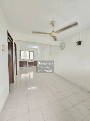 Flat Taman Ungku Tun Aminah - Photo 1