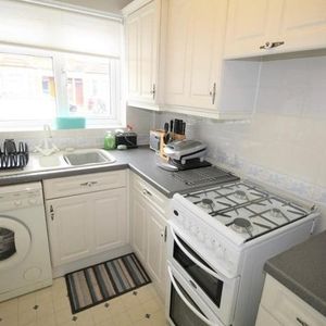 Room in a Shared House, Silverland Street, E16 - Photo 2