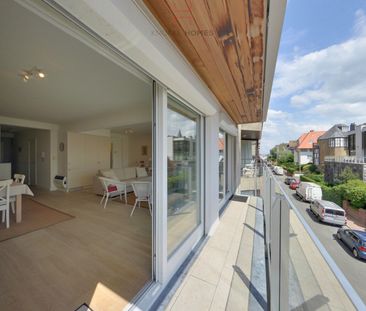 Mooi gerenoveerd appartement met drie kamers en zuidgericht terras ... - Photo 2