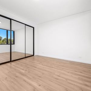 Modern affordable 1 bedroom unit 25% below market rent - Photo 3