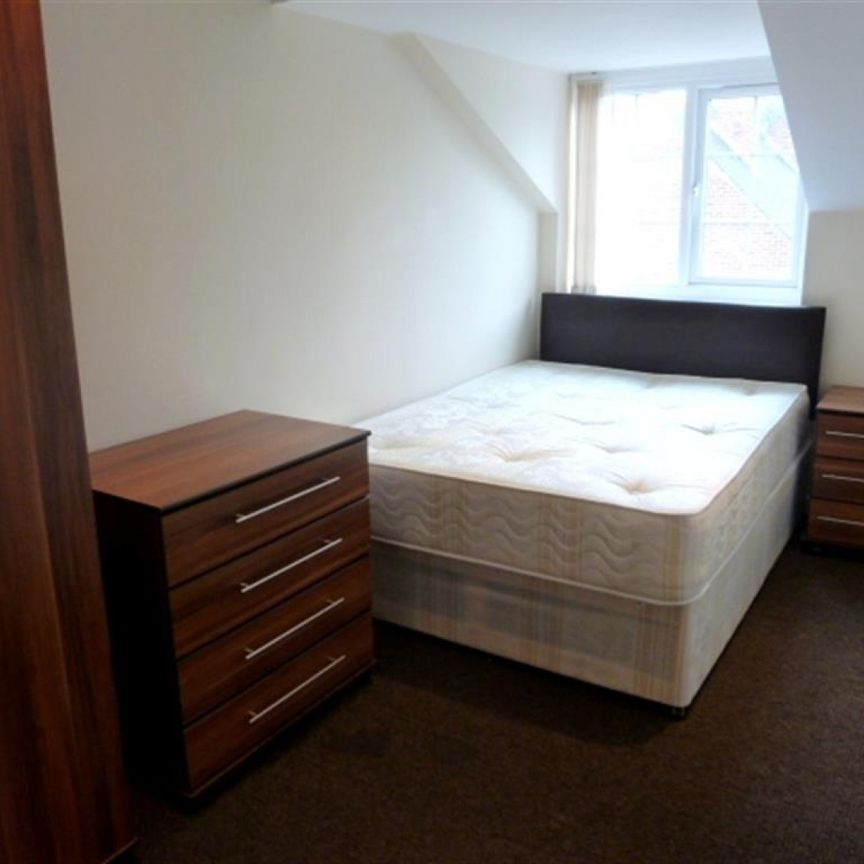 2 bedroom Flat To Let - Photo 1