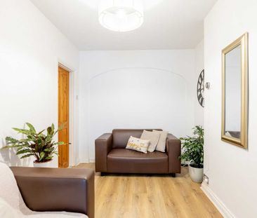 Room 2 - Photo 3