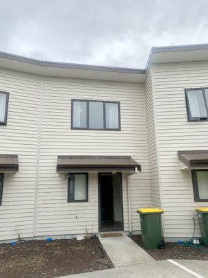 A cozy two-bedroom townhouse nestled in a private cul-de-sac. - Photo 1