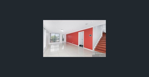 Modern 4-Bedroom Townhouse in Prime Location - Photo 1