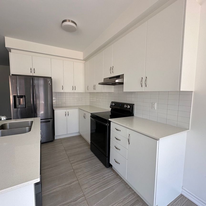 For Lease - 1471 Blackmore Street, Innisfil, Ontario - Photo 1