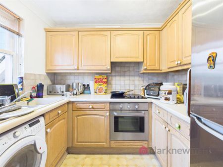 2 bedroom maisonette to rent - Photo 5