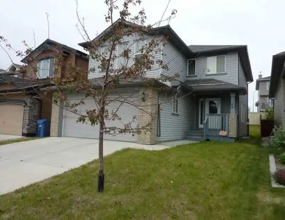 Executive 3 bedroom house — 3 Bedrooms House - Photo 1