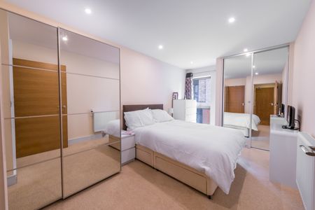 2 Bed Flat, Mercury House, E16 - Photo 3