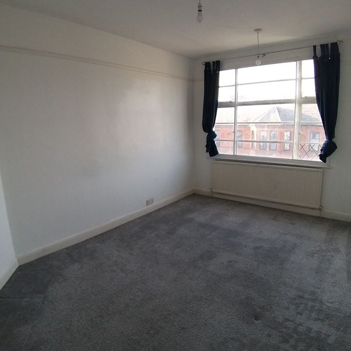 2 Bed Flat, Perry Mansions, SE6 - Photo 1