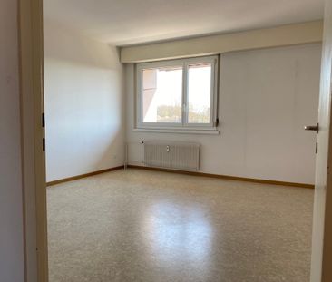 3.5 Zimmerwohnung mit Balkon / 3. OG OHNE Lift - Photo 5