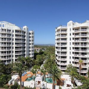 Waterfront 2 Bedroom Apartment - Burleigh Heads - Photo 2