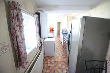 4 bedroom terraced house to rent - Photo 4