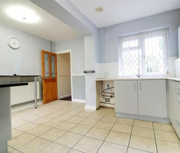 3 bedroom end of terrace house to rent - Photo 3