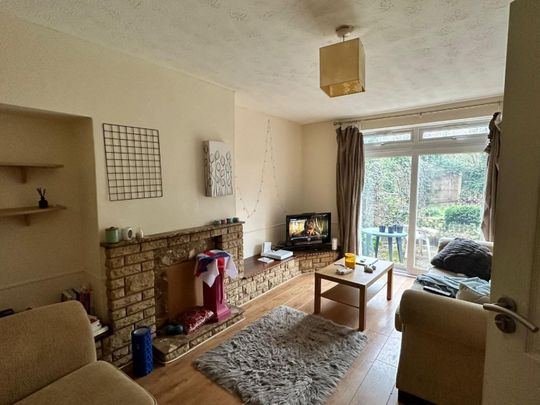6 bedroom House To Let - Photo 1