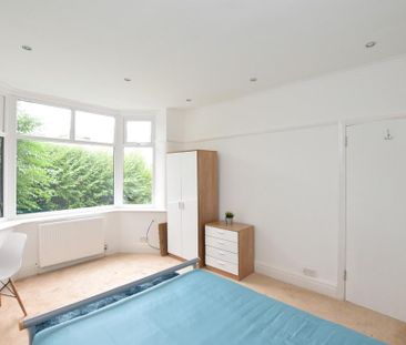 4 bedroom semi-detached house to rent - Photo 4