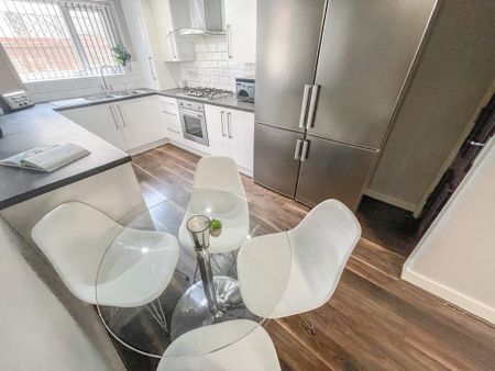 6 bedroom terraced house to rent - Photo 5