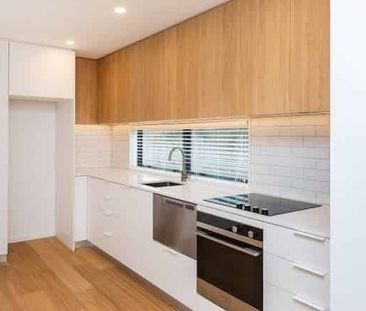 Two bedroom, two bathroom in Merivale - Photo 3