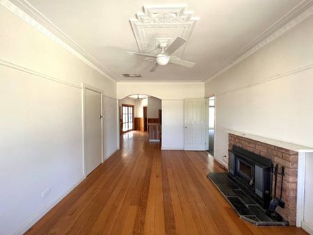 Chic Farmhouse - Photo 2