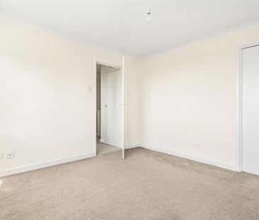 4 bedroom detached house to rent - Photo 4