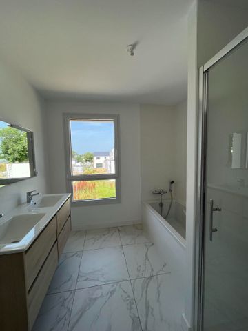 Location Maison 5 pièces 117m² MELESSE 35520 - Photo 2