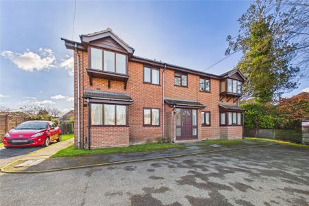 2 bedroom Flat in Southwood Road, Hampshire - Photo 2